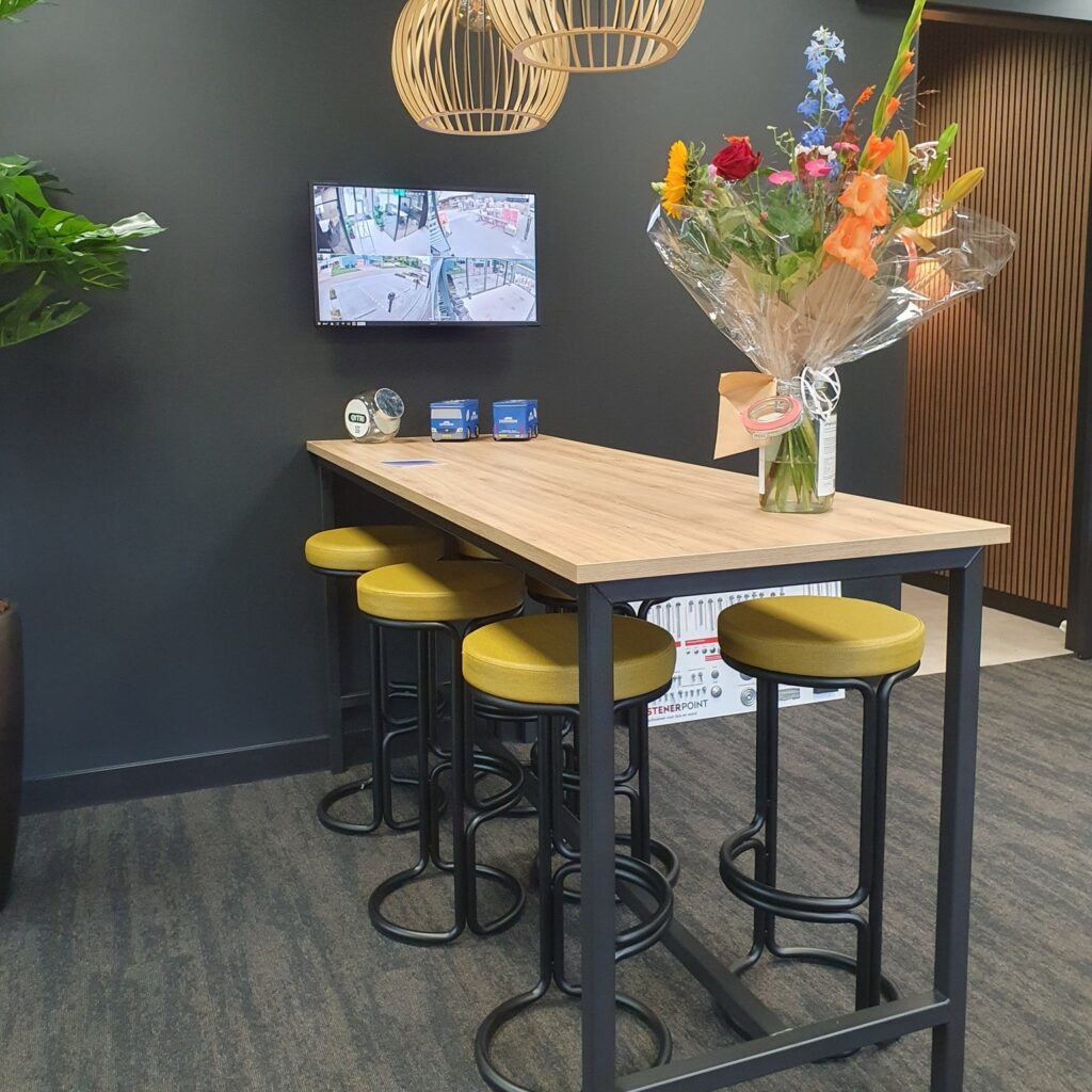 Bureaus en bovenbar voor kantine