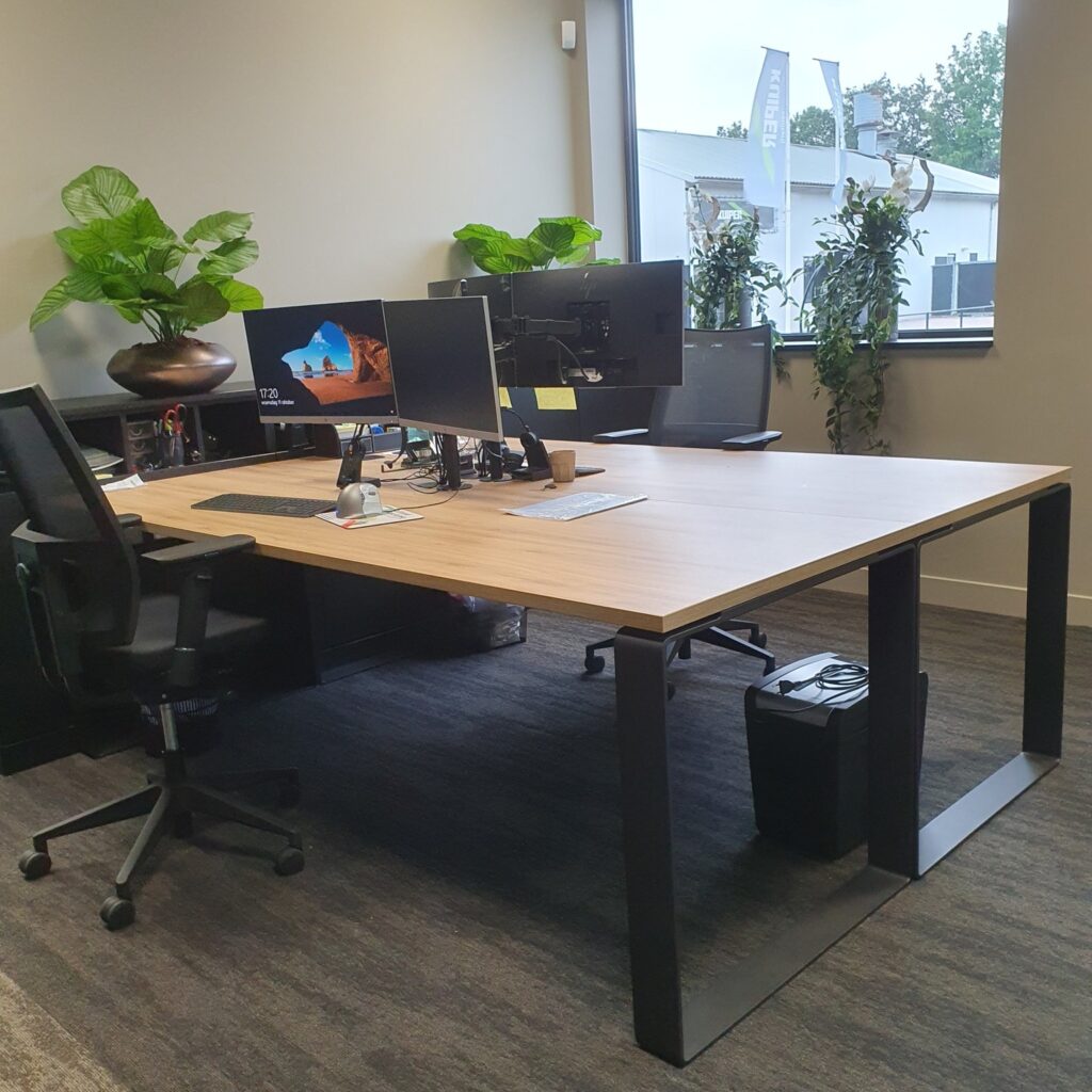 Bureaus en bovenbar voor kantine